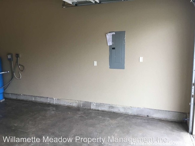 Building Photo - 10915 SE Wallace Rd