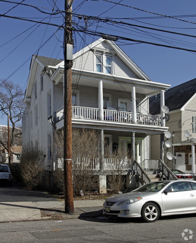 Building Photo - 209 Redmond St