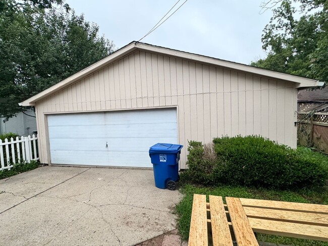 Building Photo - 1571 34th Ave