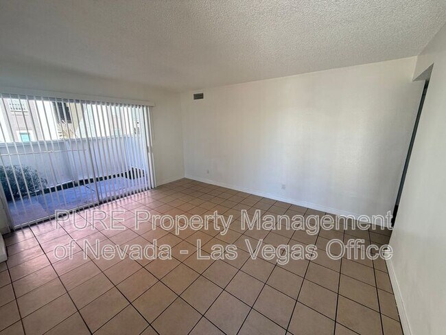 Building Photo - 1405 E Vegas Valley Dr