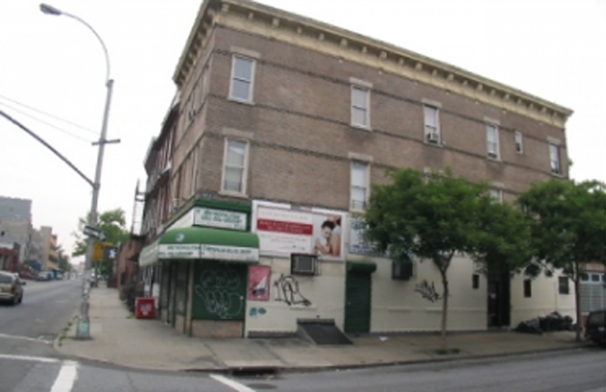 Primary Photo - 905 Metropolitan Ave