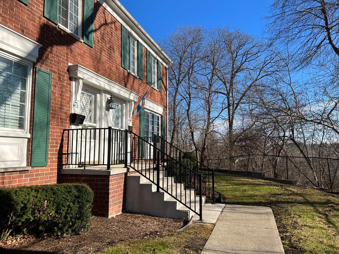 412 Baldwin Ave, Rochester, MI 48307 Townhome Rentals in Rochester MI