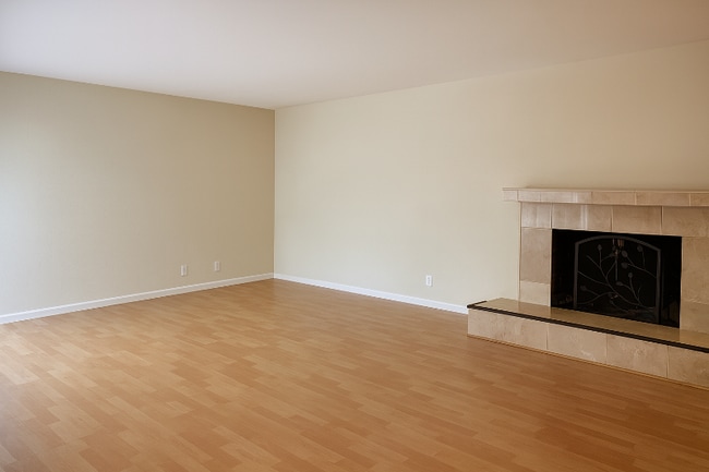 Building Photo - 3325 Glendora Dr