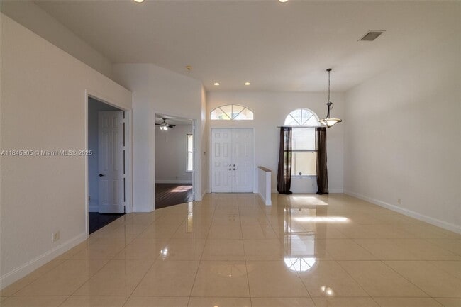 Building Photo - 896 Marina Dr