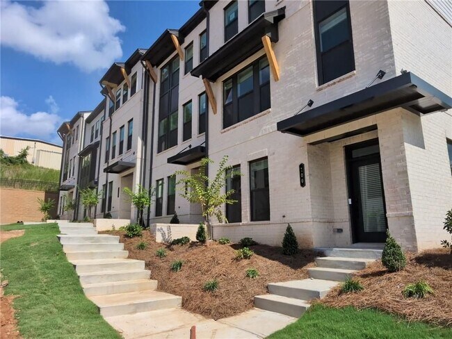 Building Photo - 100 Holt Ln
