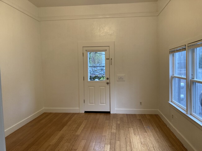 living room - 219 S Pine St