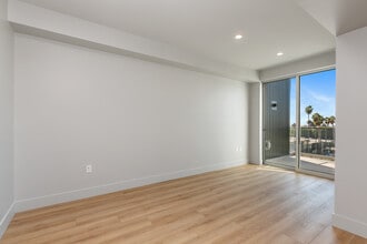 Building Photo - Archer