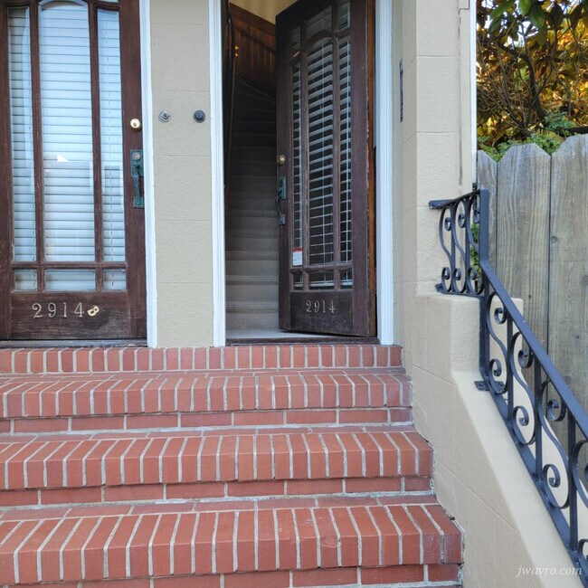 Building Photo - 2914 Larkin St