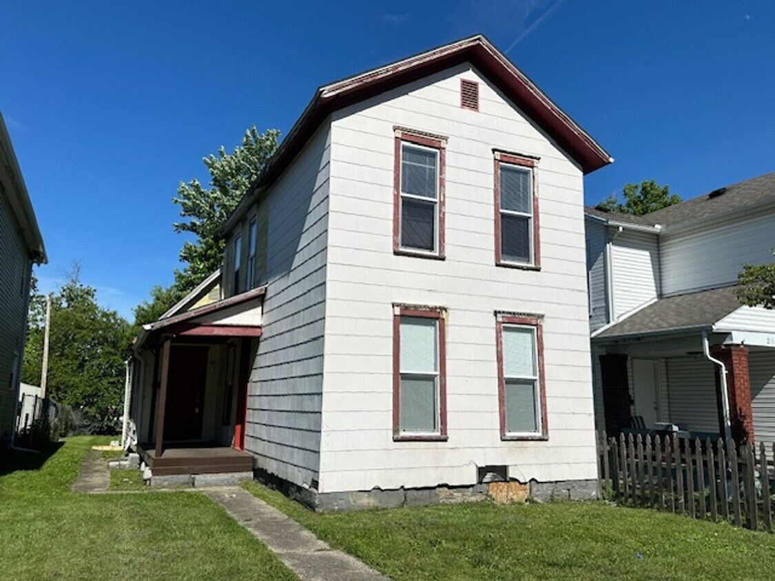 Primary Photo - Updated 3 Bed, 1 Bath in Dayton close to e...
