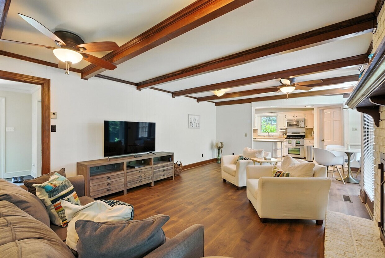 Foto principal - 6700 Middleboro Dr