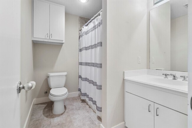 Building Photo - 8715 Meadowcroft Dr