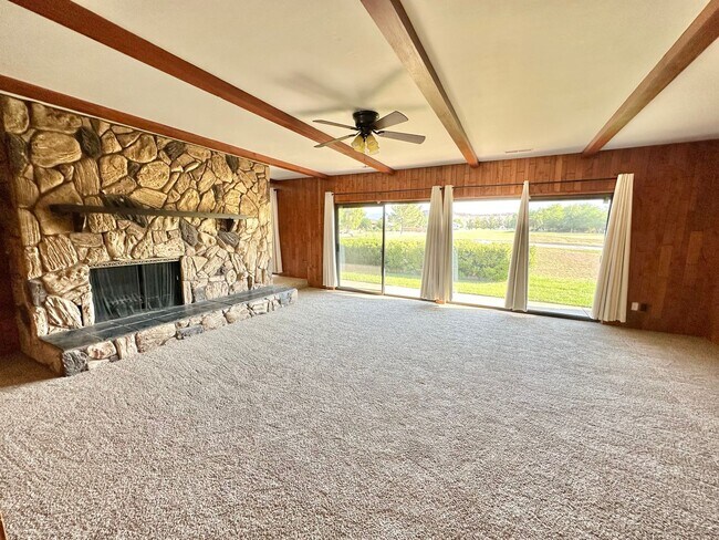 Foto del edificio - Beautiful Bloomington Home!