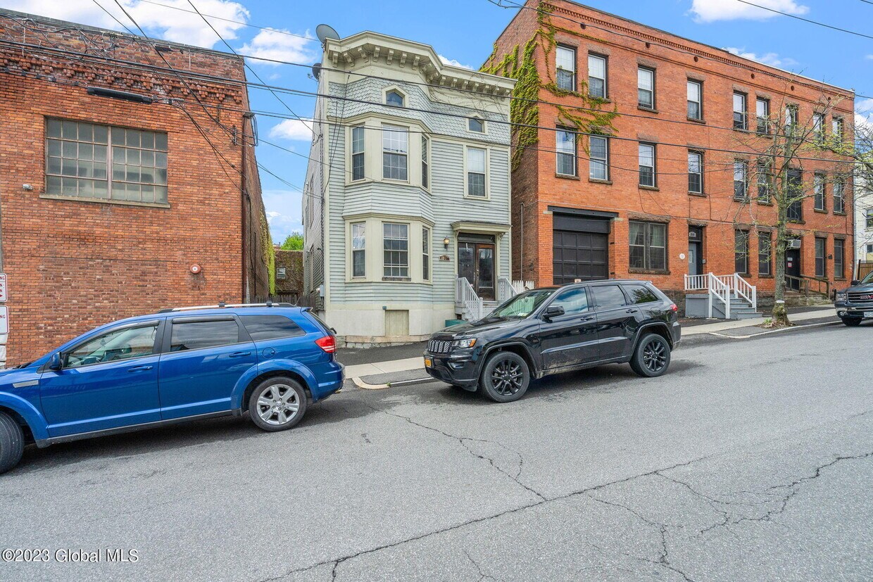 Primary Photo - 238 Sheridan Ave