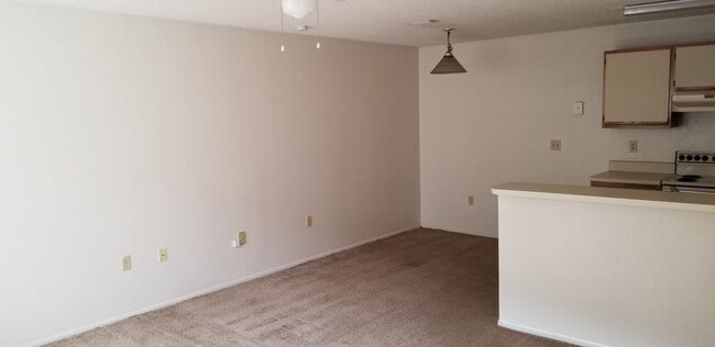 Building Photo - Landing - 621-204
