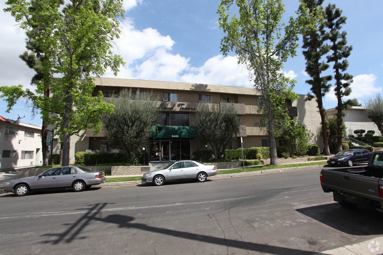 Building Photo - Woodland Towers