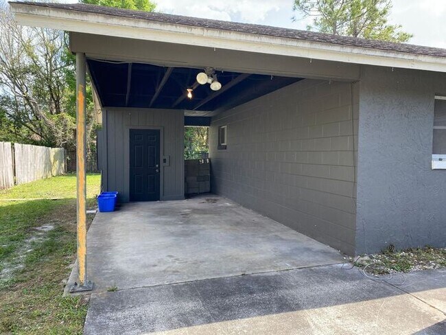 Foto del edificio - Newly Remodeled 3 Bedroom/2 Bathroom Duple...