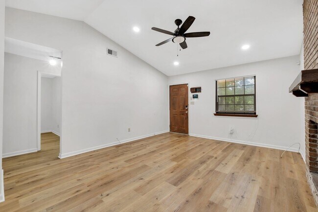 Building Photo - 1321 Burgess Dr