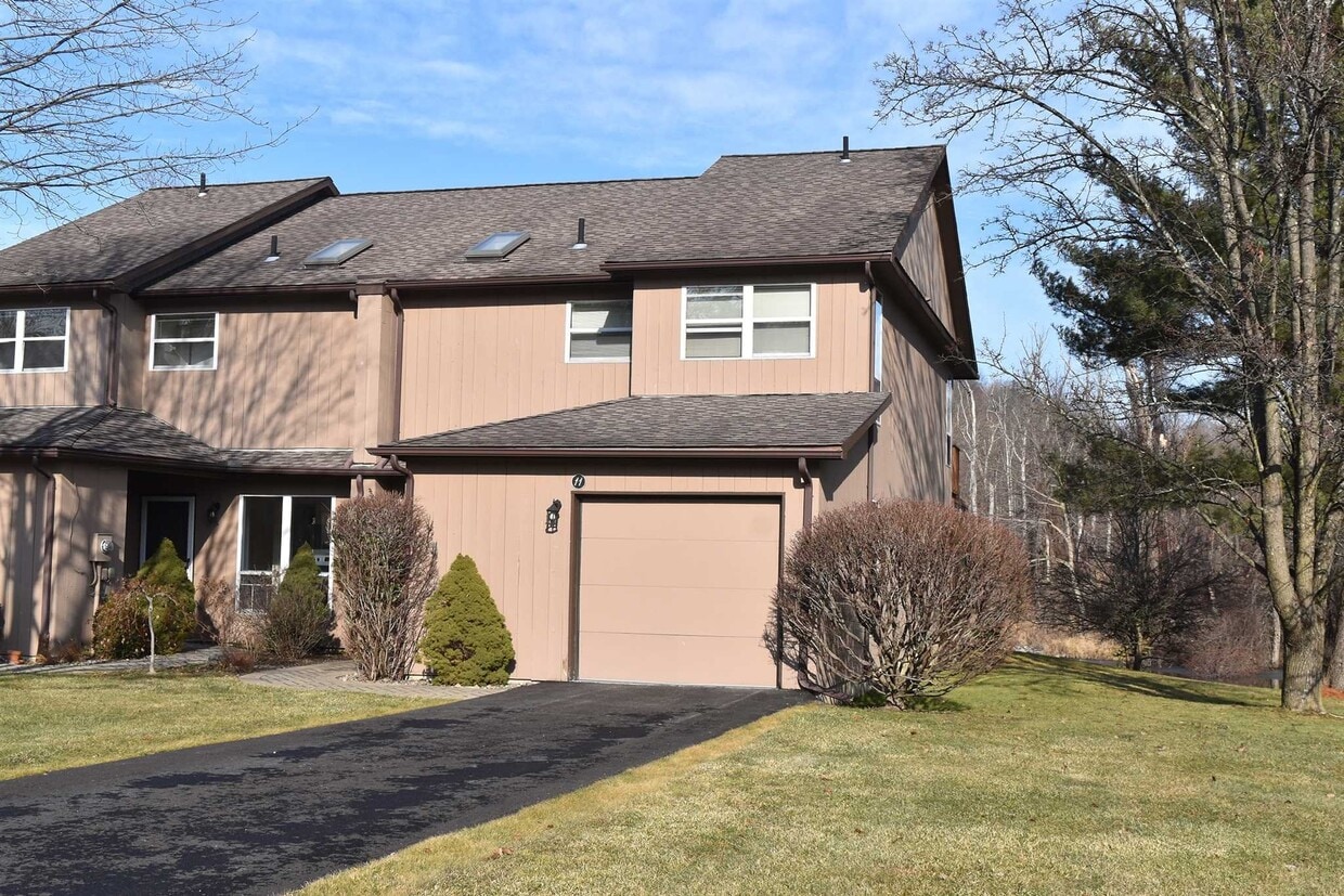 11 CREEK, Rhinebeck, NY 12572 Condo for Rent in Rhinebeck, NY