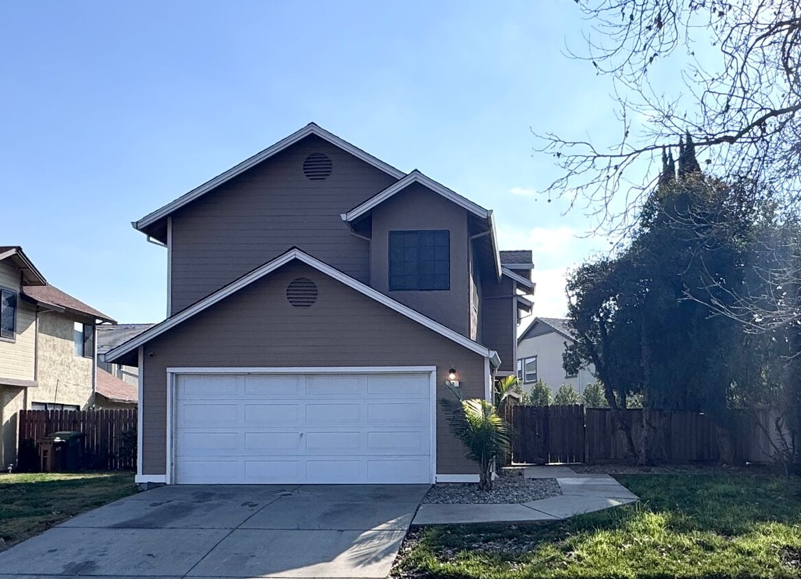 Foto principal - Gorgeously Remodeled 3bed 2.5 Bath home in...