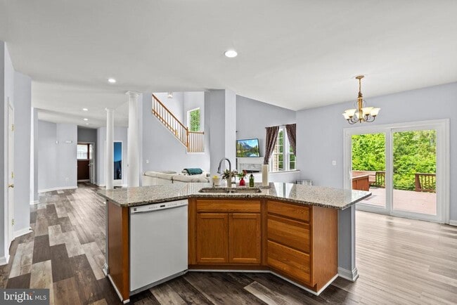 Building Photo - 45370 Barefoot Dr
