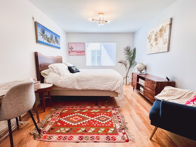 Master bedroom - 845 Brooks Ave