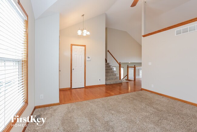 Building Photo - 912 E Madelyn Dr