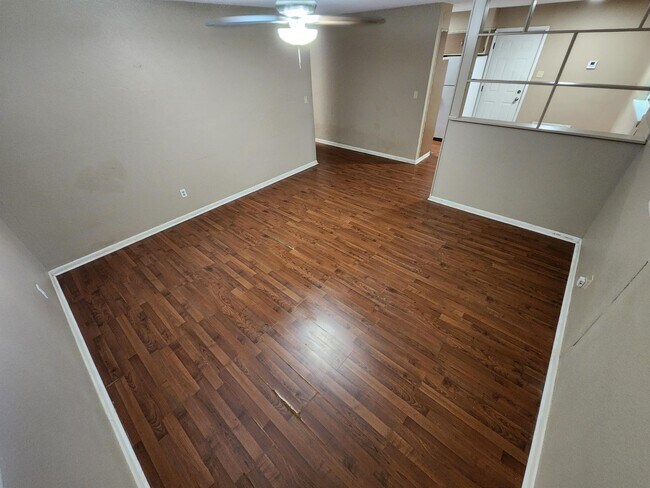 Foto del edificio - 804 W 7th St