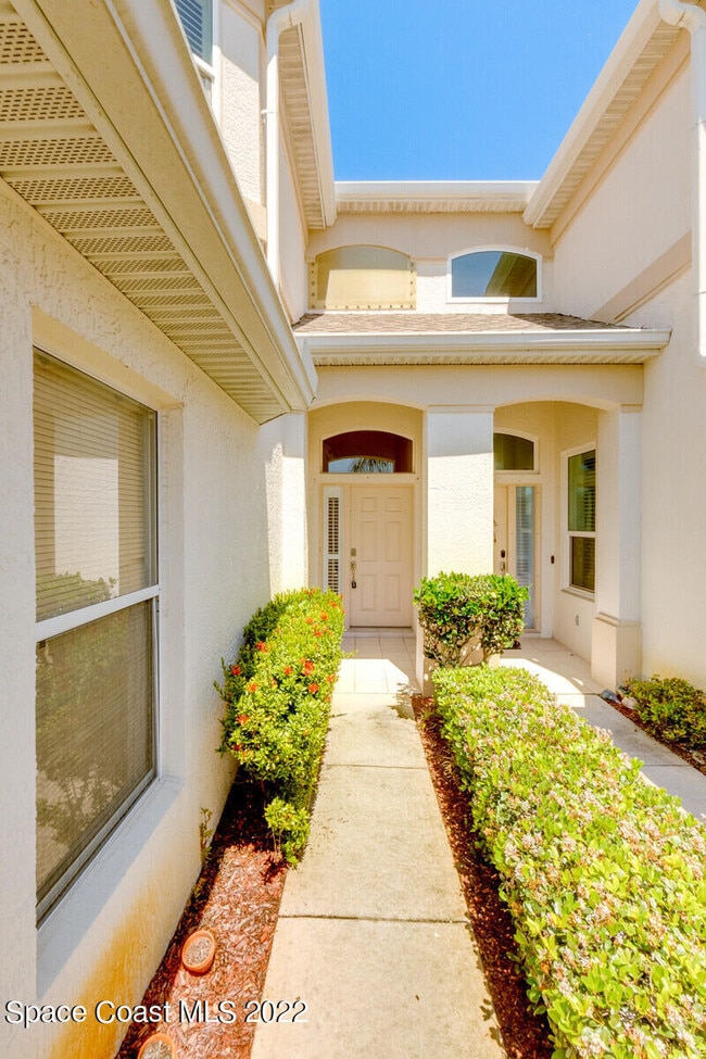Building Photo - 308 Espana Ct