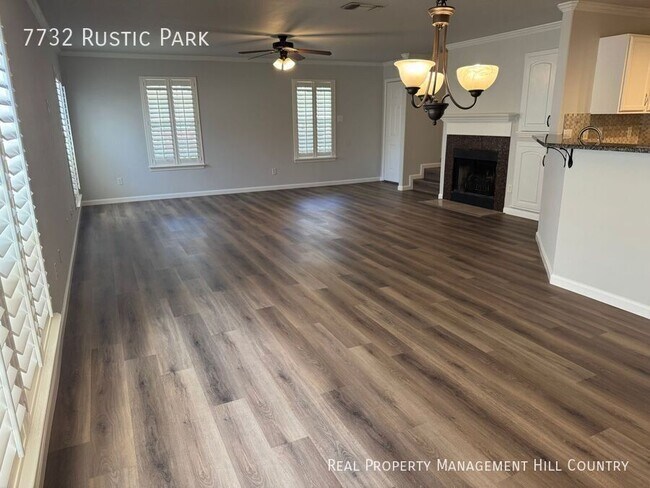 Foto del edificio - 7732 Rustic Park