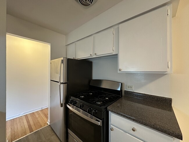 Foto del edificio - 432 W Oakdale Ave