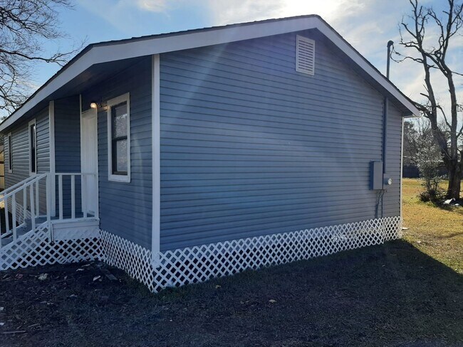 Foto del edificio - 17996 Magnolia