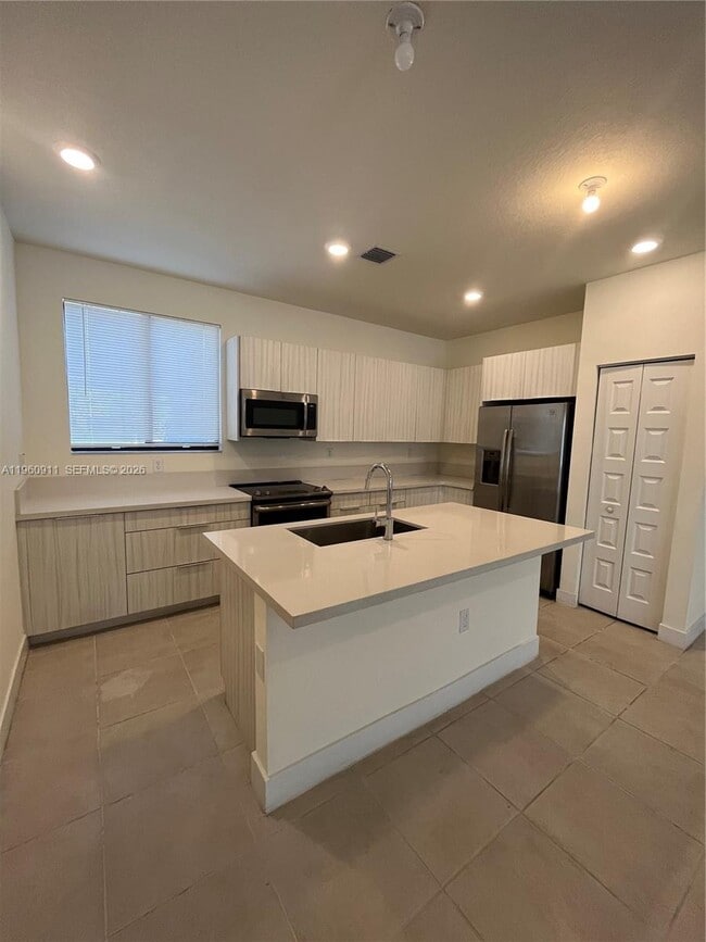 Building Photo - 4935 NW 84th Ave