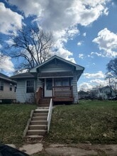 Building Photo - 1156 E Fox St