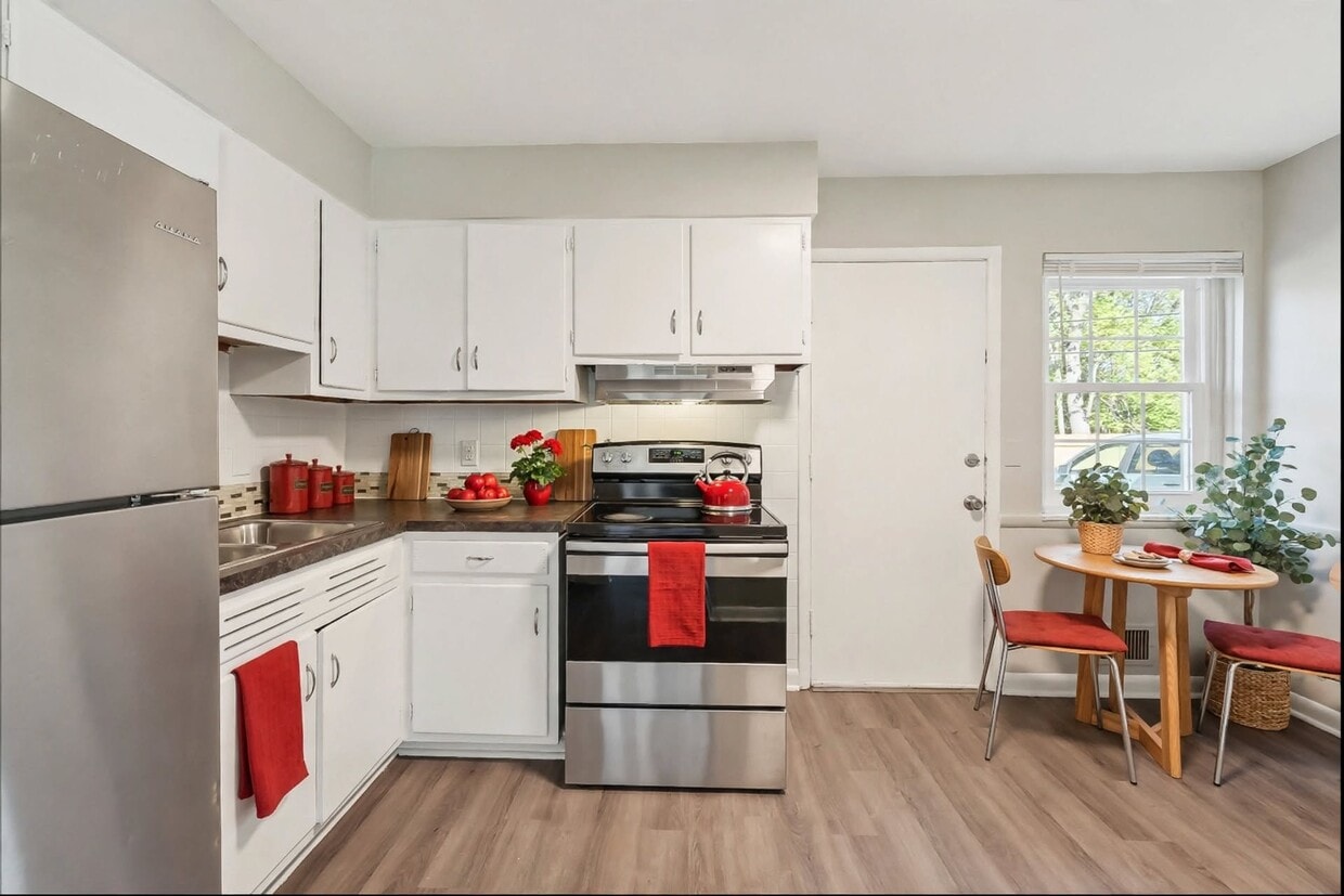 Building Photo - 889 N Meadows Ct