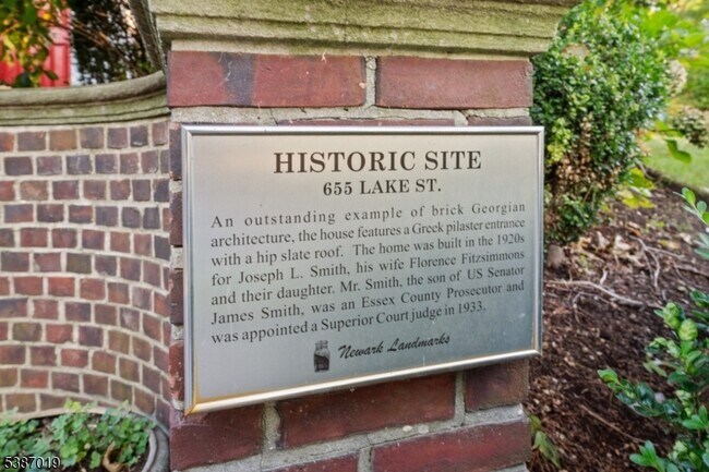 Foto del edificio - 655 Lake St