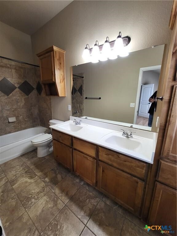 Building Photo - 303 Sladecek Dr