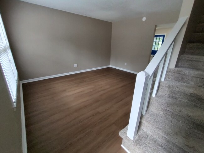 Building Photo - 701 Smithdale Dr