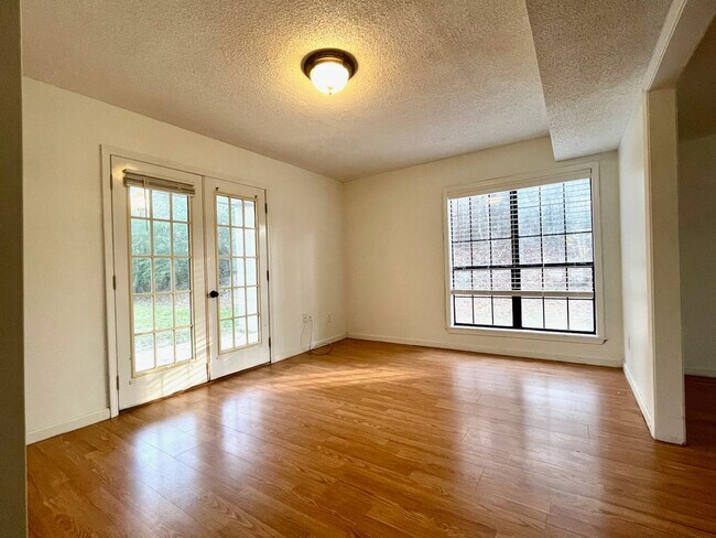 Foto del edificio - Large 4 Bedroom House