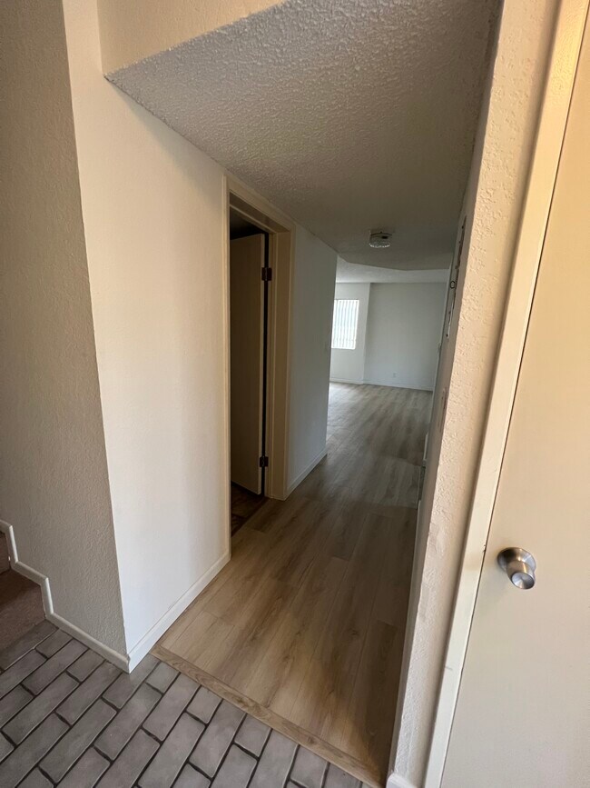 Foto del edificio - 1229 Viola Ave