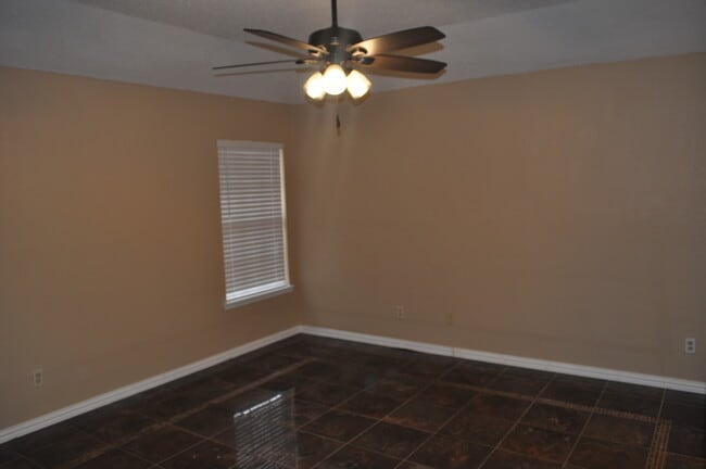 Foto del edificio - 2906 Kingswood Dr