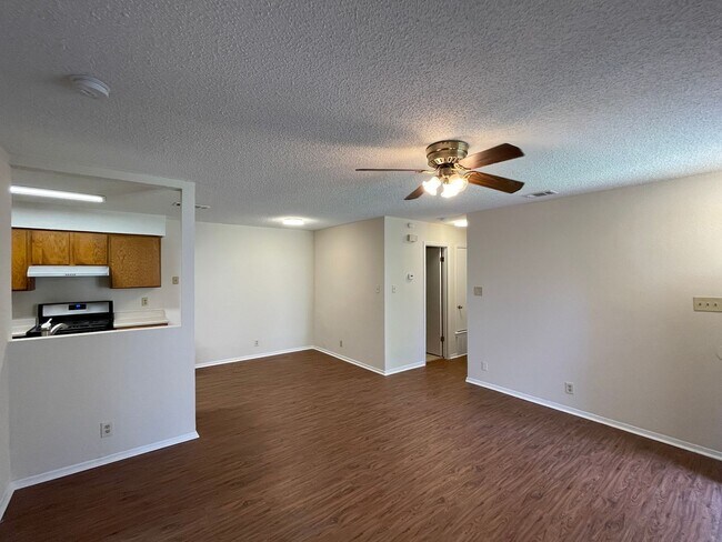 Foto del edificio - Great single-story 3/2 duplex on a quiet c...
