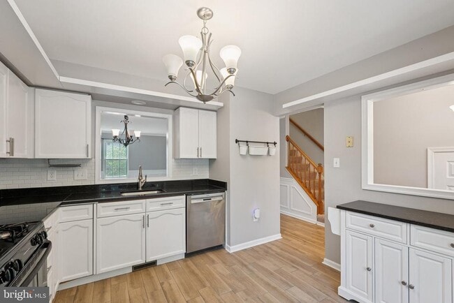 Building Photo - 523 Blacksburg Terrace NE