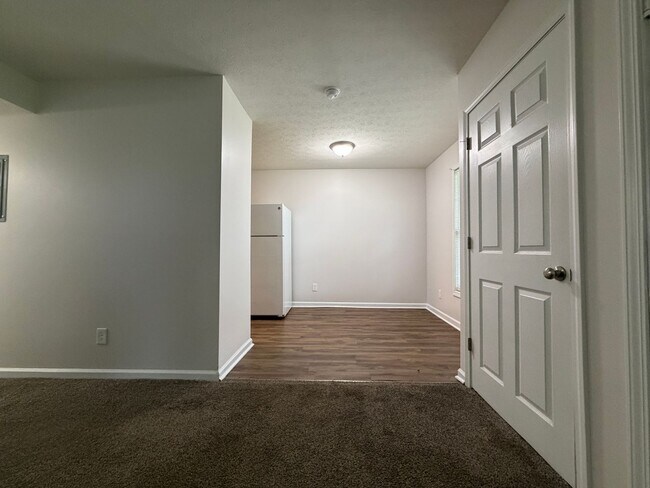 Building Photo - 421 Poplar Level Ct