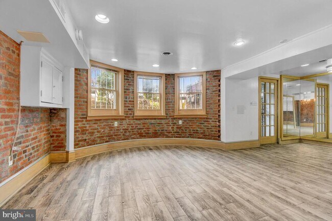 Foto del edificio - 1118 Girard St NW