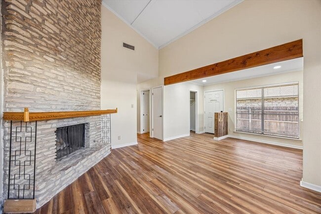 Foto del edificio - 2808 Thrushwood Dr