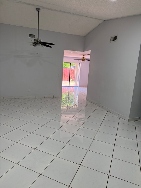 Building Photo - 15157 SW 95th Ln