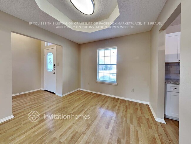 Foto del edificio - 924 Teakwood Ln