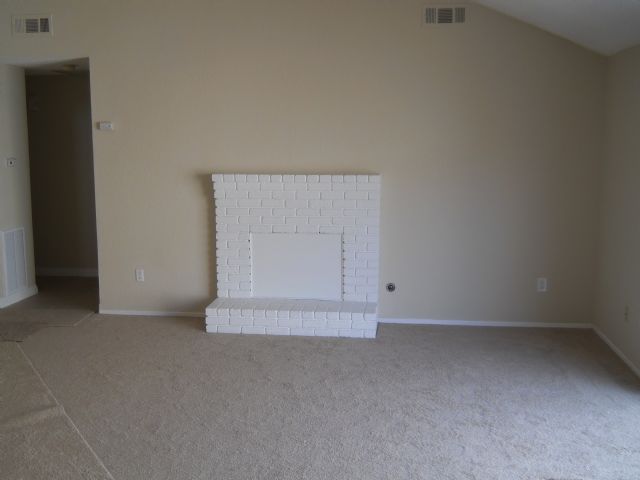 Building Photo - 540 Navarre Pl