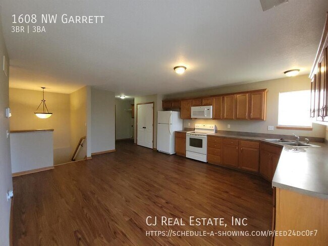 Building Photo - 1608 NW Garrett Dr