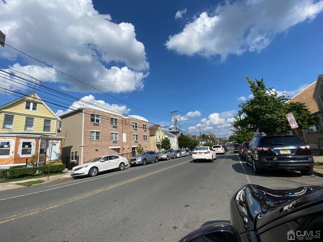 Building Photo - 309 Suydam St